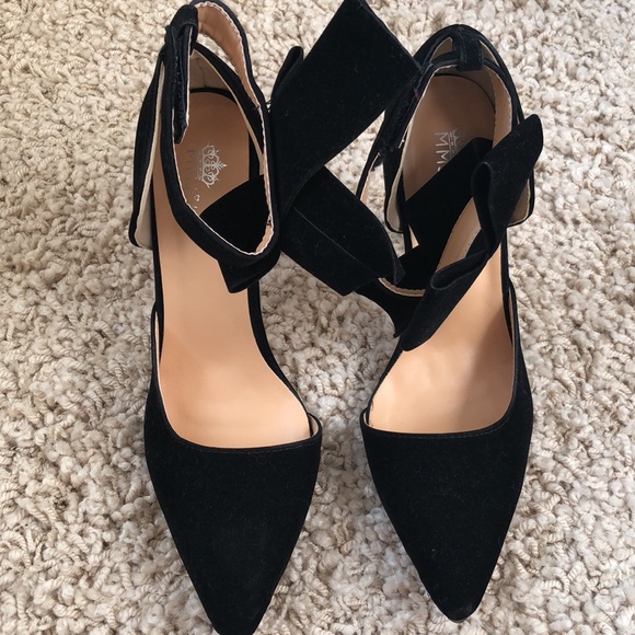 Black velvet bow detail pumps - Picture 2 of 4